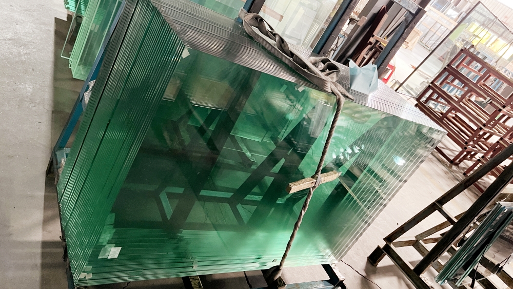 MULTIPLE LAYERS LAMINATED GLASS